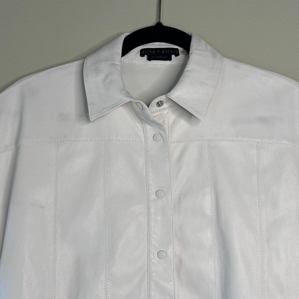 ALICE + OLIVIA Edyth Vegan Leather Top Womens XS Oversized Crop Button Shirt - Picture 3 of 8